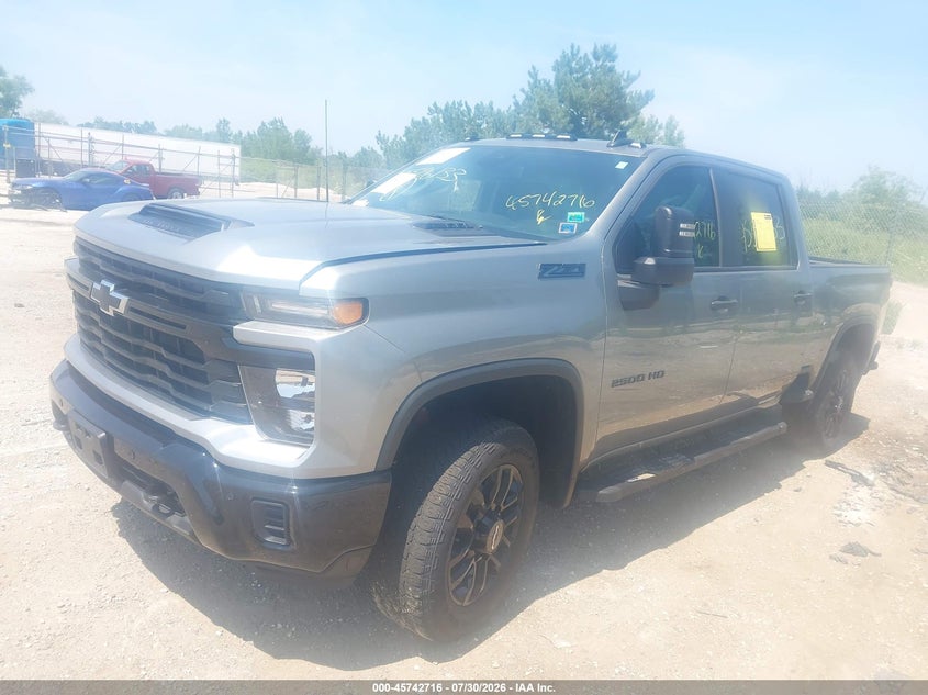 2025 Chevrolet Silverado, Right Side, IAAI, VIN 2GC4KME72S1152328 — photo 2