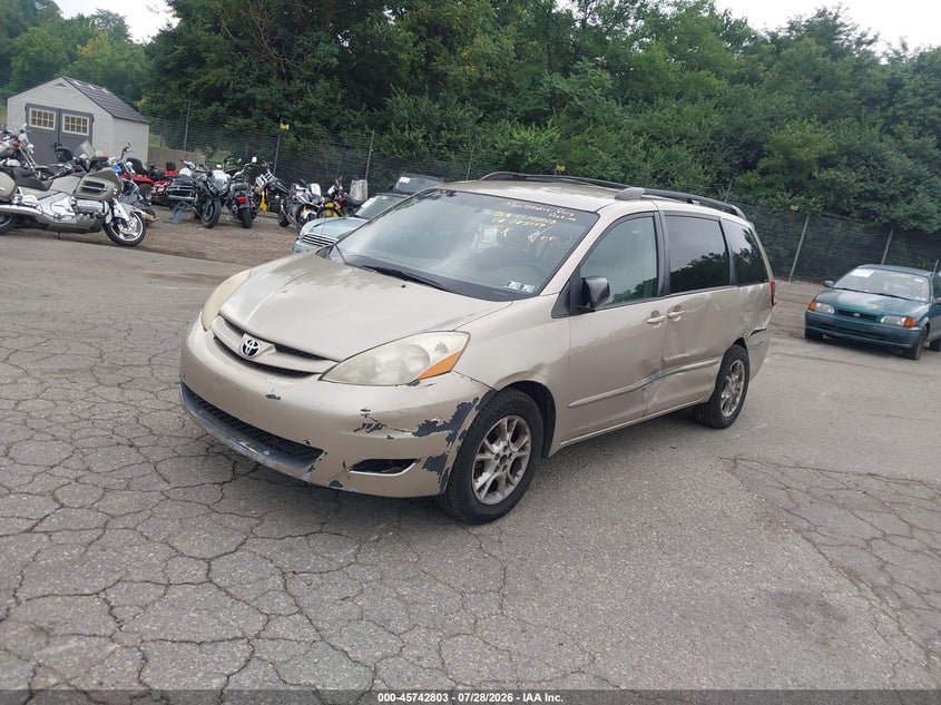2007 TOYOTA SIENNA auction photo 2