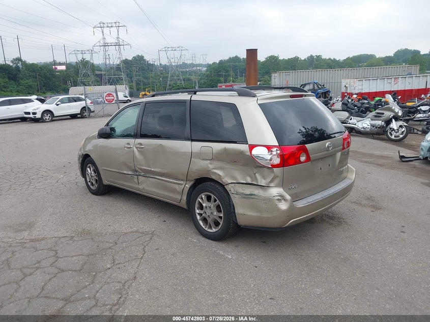 2007 TOYOTA SIENNA auction photo 3