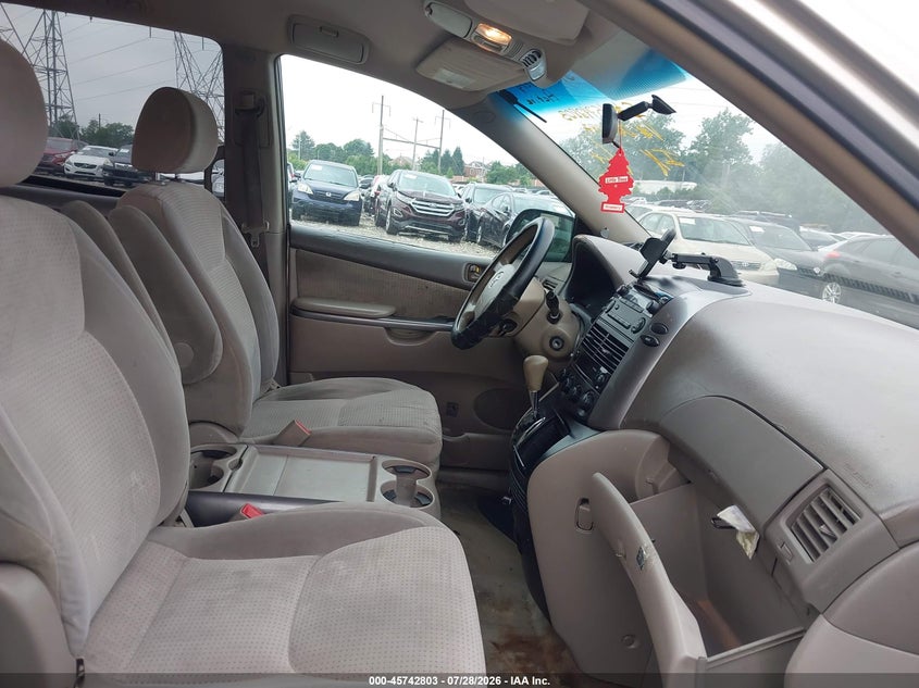 2007 TOYOTA SIENNA auction photo 5