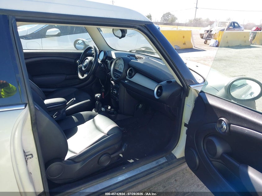 2014 MINI CLUBMAN auction photo 5