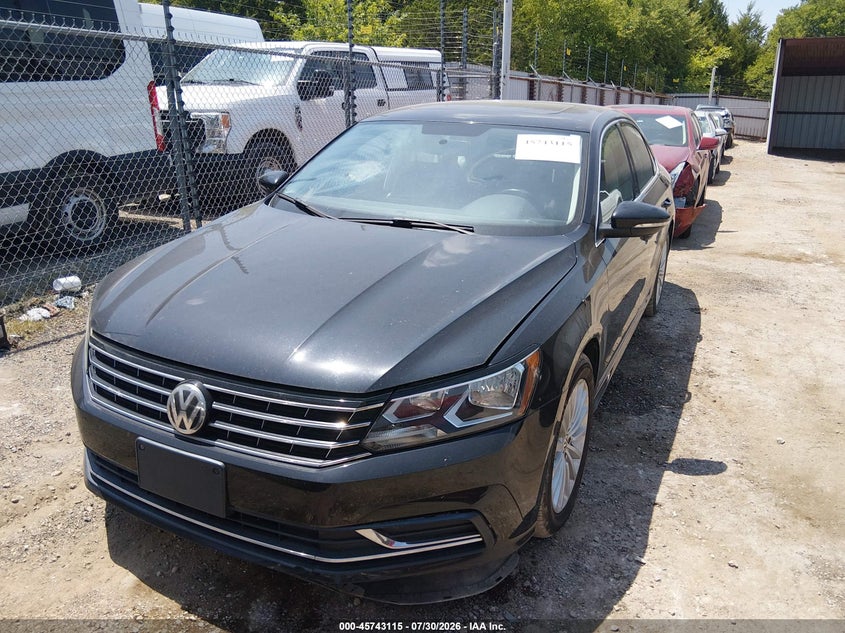 2017 Volkswagen Passat, Удар спереду, IAAI, VIN 1VWBT7A38HC022028 — фото 2