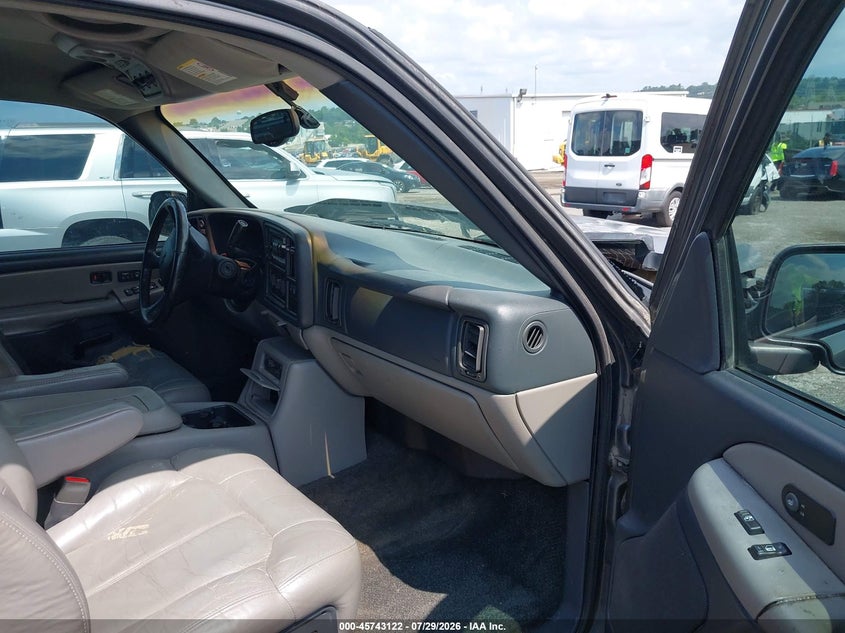 2001 CHEVROLET SUBURBAN 1500 auction photo 5