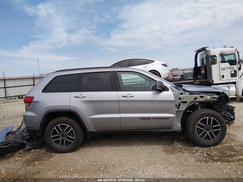 JEEP GRAND CHEROKEE - zdjęcie 14