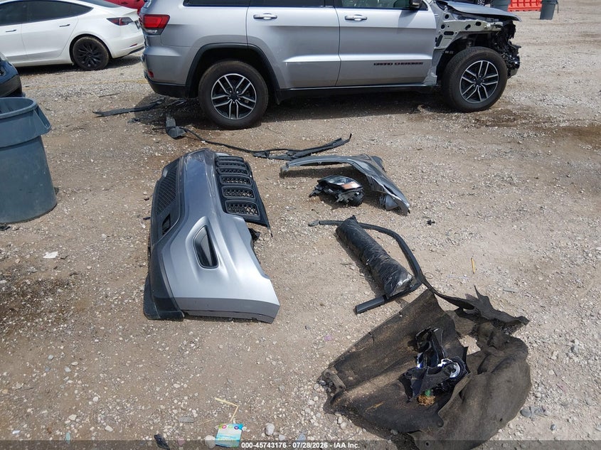 JEEP GRAND CHEROKEE - zdjęcie 12