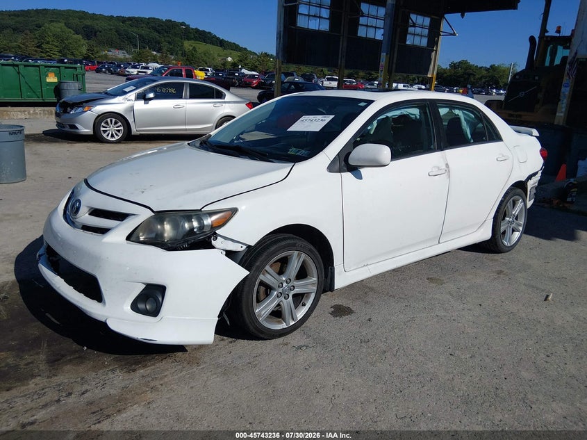 Vin: 2t1bu4ee4dc100526, lot: 46241940, toyota corolla s 20132