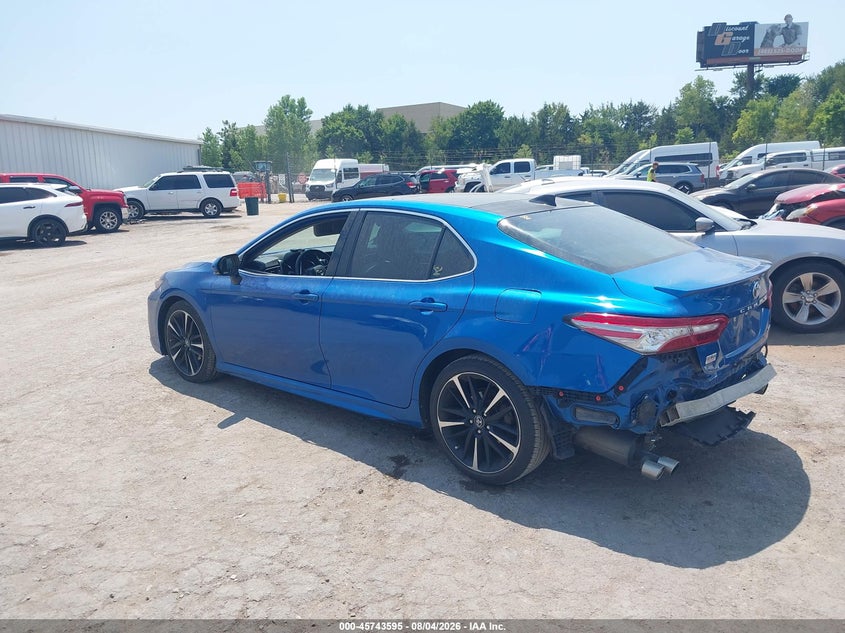 TOYOTA CAMRY - zdjęcie 14