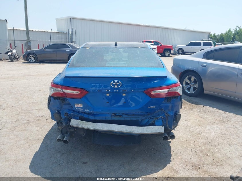 TOYOTA CAMRY - zdjęcie 16