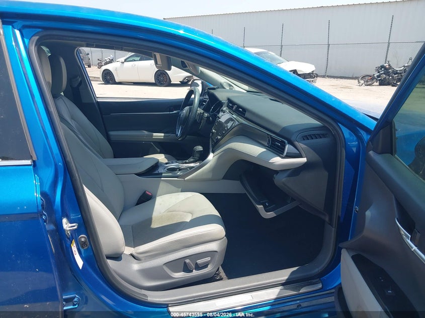 TOYOTA CAMRY - zdjęcie 5