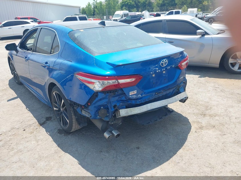 TOYOTA CAMRY - zdjęcie 6