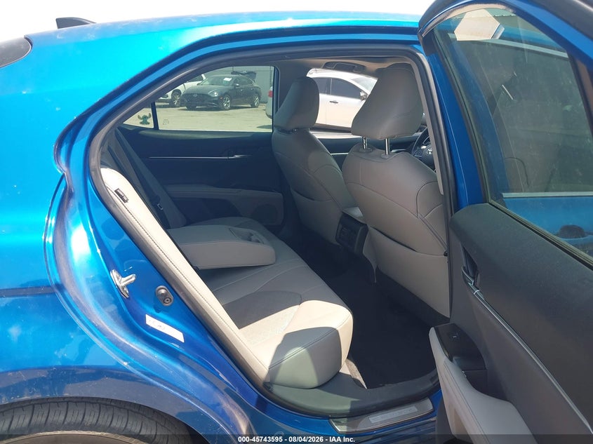 TOYOTA CAMRY - zdjęcie 8
