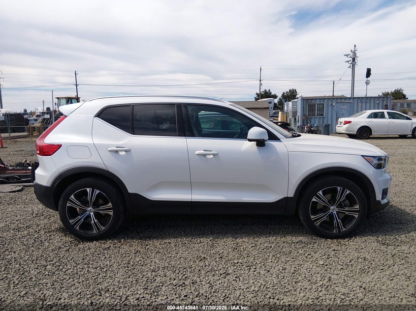 VOLVO XC40 2022 VIN YV4162UL9N2651803