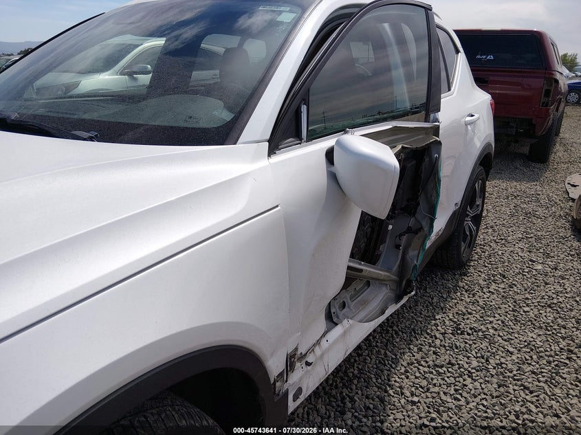 VOLVO XC40 2022 VIN YV4162UL9N2651803