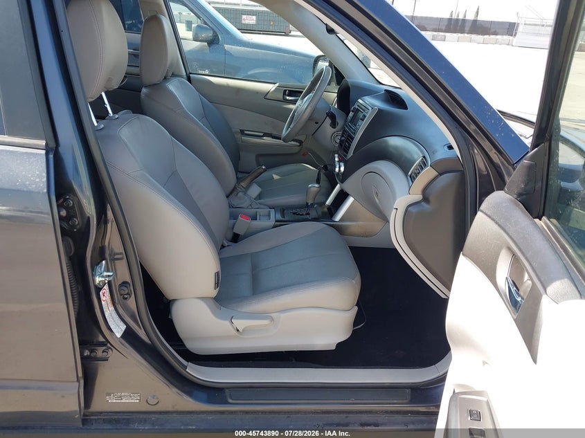 2011 SUBARU FORESTER auction photo 5
