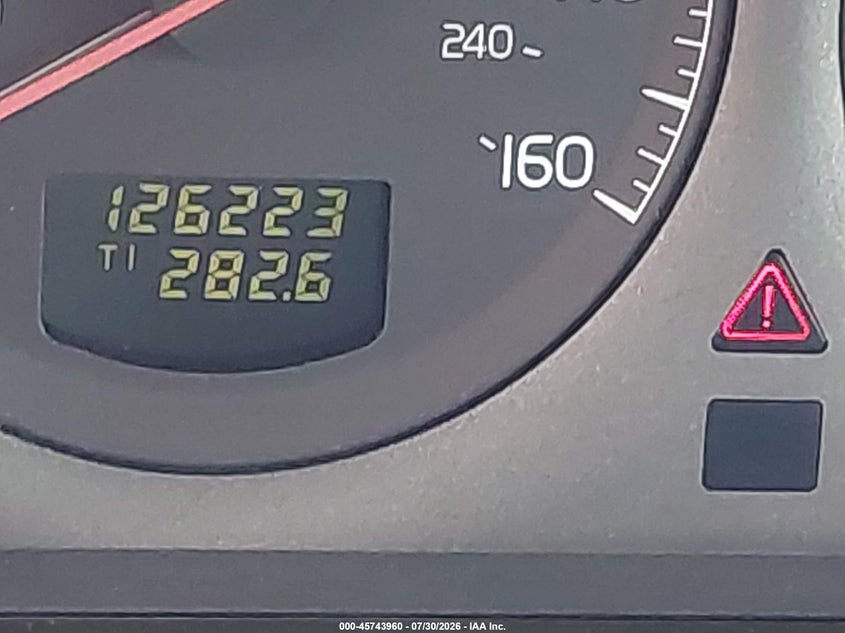 2002 VOLVO V70 auction photo 7