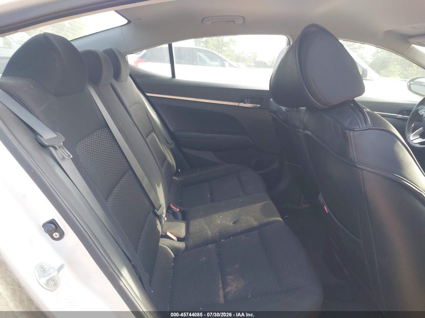 2019 HYUNDAI ELANTRA auction photo 8