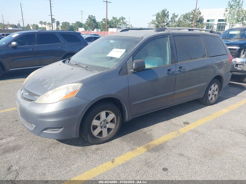 2006 TOYOTA SIENNA auction photo 2