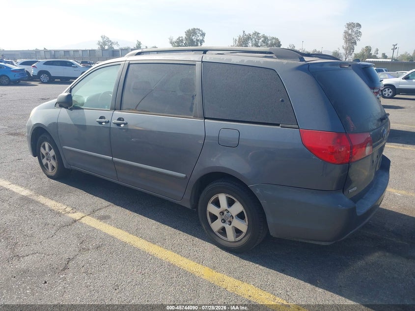 2006 TOYOTA SIENNA auction photo 3