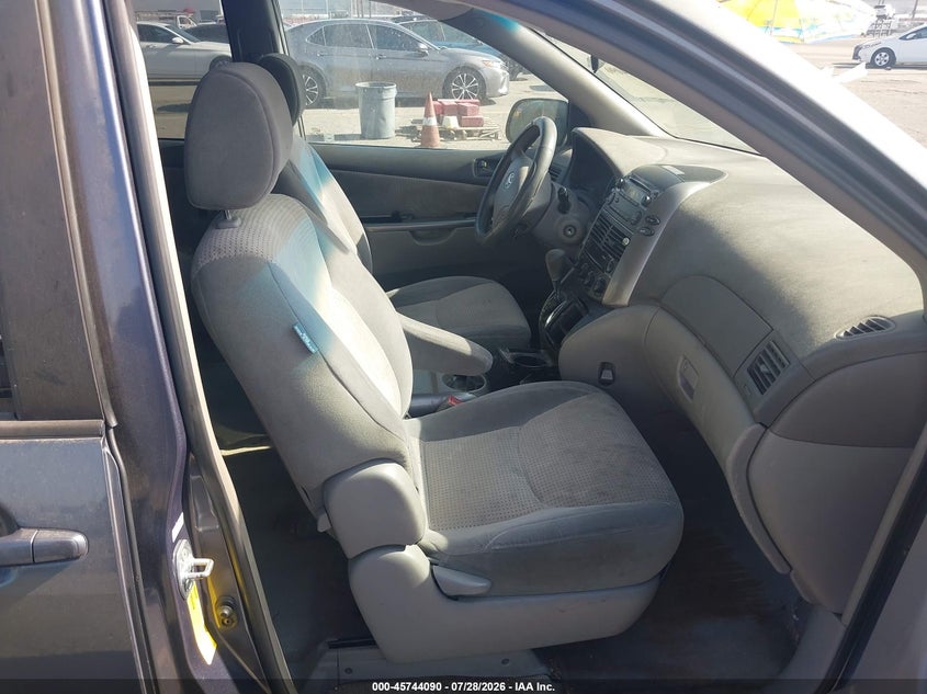 2006 TOYOTA SIENNA auction photo 5