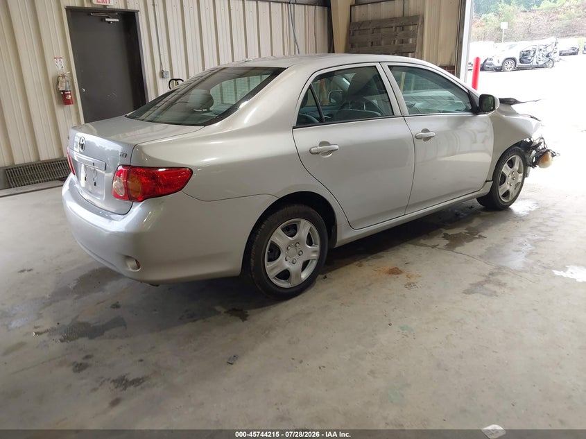 2010 TOYOTA COROLLA LE · Фото 4