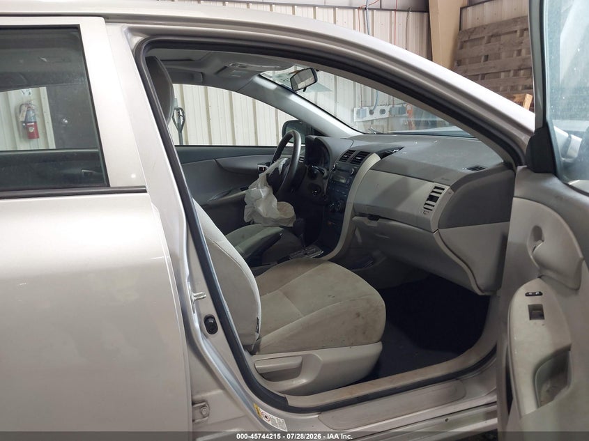 2010 TOYOTA COROLLA LE · Фото 5