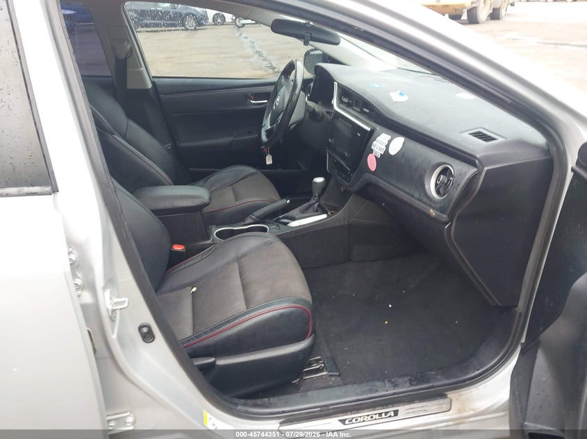 2017 TOYOTA COROLLA auction photo 5