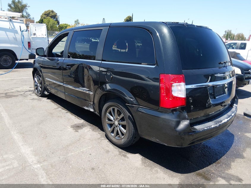 2015 CHRYSLER TOWN & COUNTRY auction photo 3