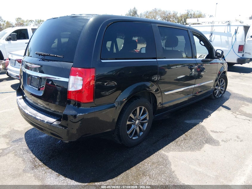 2015 CHRYSLER TOWN & COUNTRY auction photo 4
