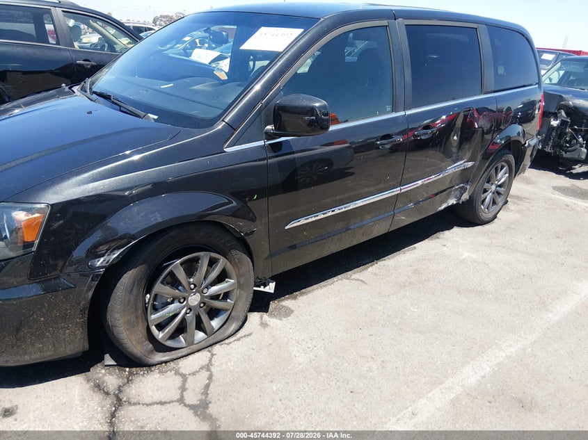 2015 CHRYSLER TOWN & COUNTRY auction photo 6