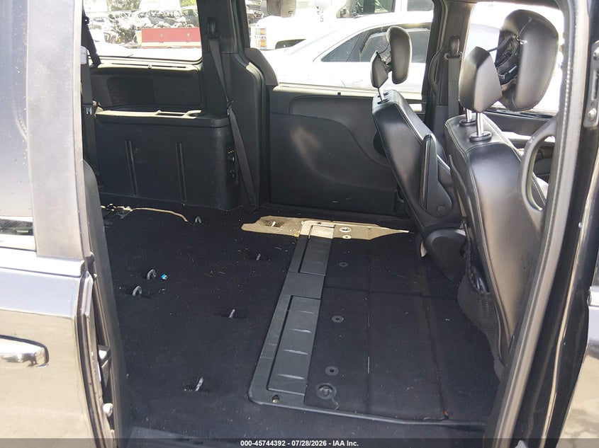 2015 CHRYSLER TOWN & COUNTRY auction photo 8