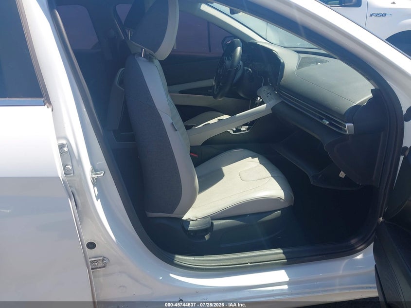 2022 HYUNDAI ELANTRA auction photo 5