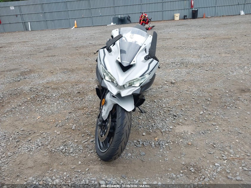 2025 KAWASAKI ZX400 auction photo 5