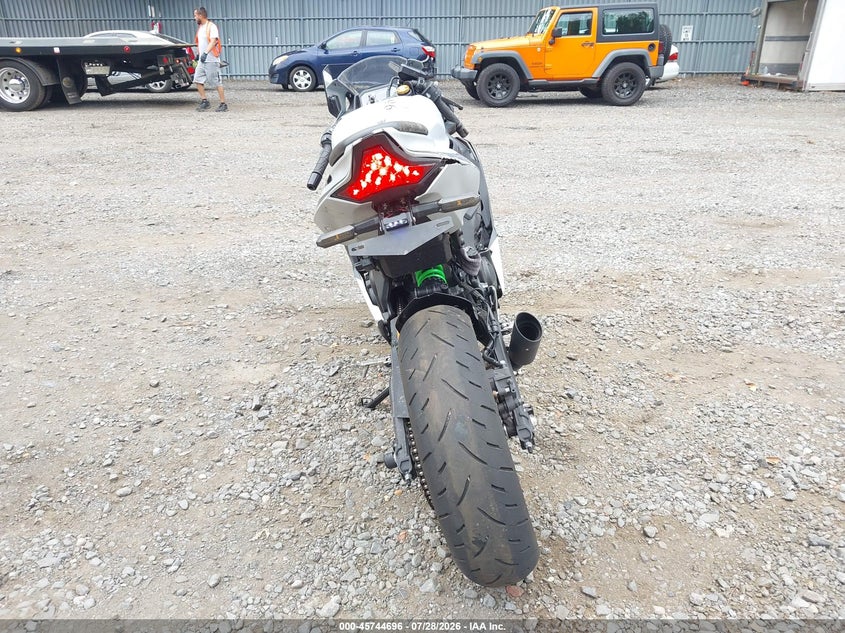 2025 KAWASAKI ZX400 auction photo 6