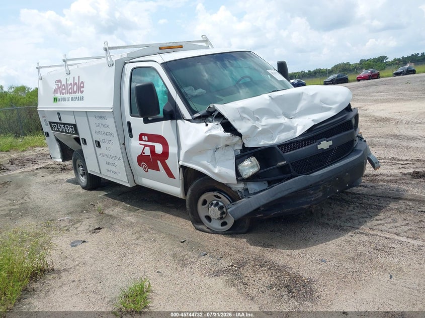 2017 CHEVROLET EXPRESS CUTAWAY auction photo 1