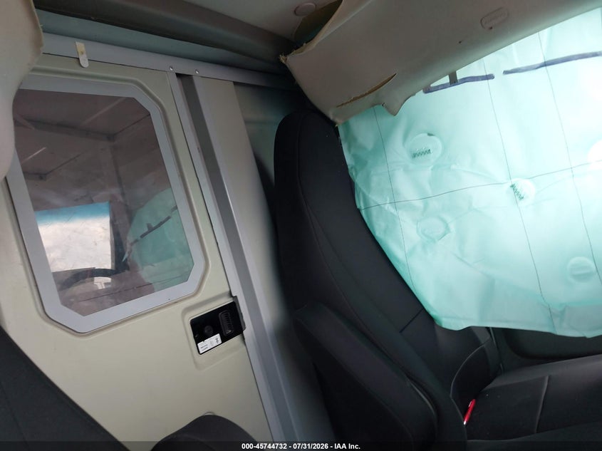 2017 CHEVROLET EXPRESS CUTAWAY auction photo 8