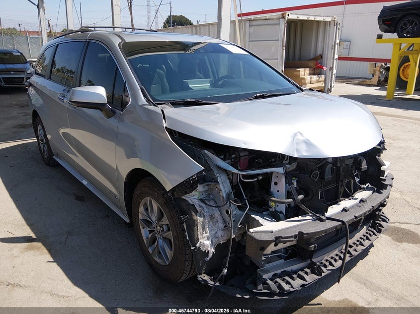 2021 Toyota Sienna Xle