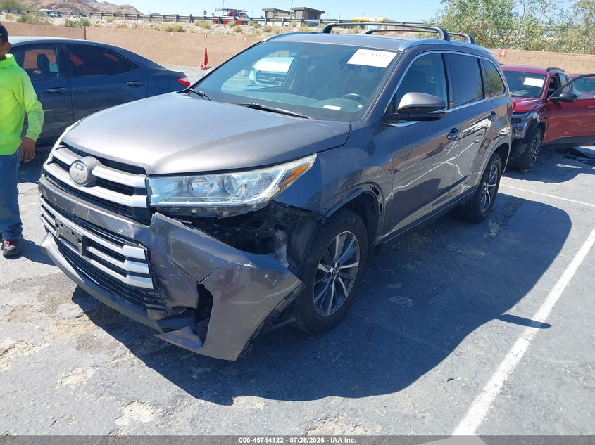 Vin: 5tdkzrfh9js549520, lot: 46243526, toyota highlander xle 20182