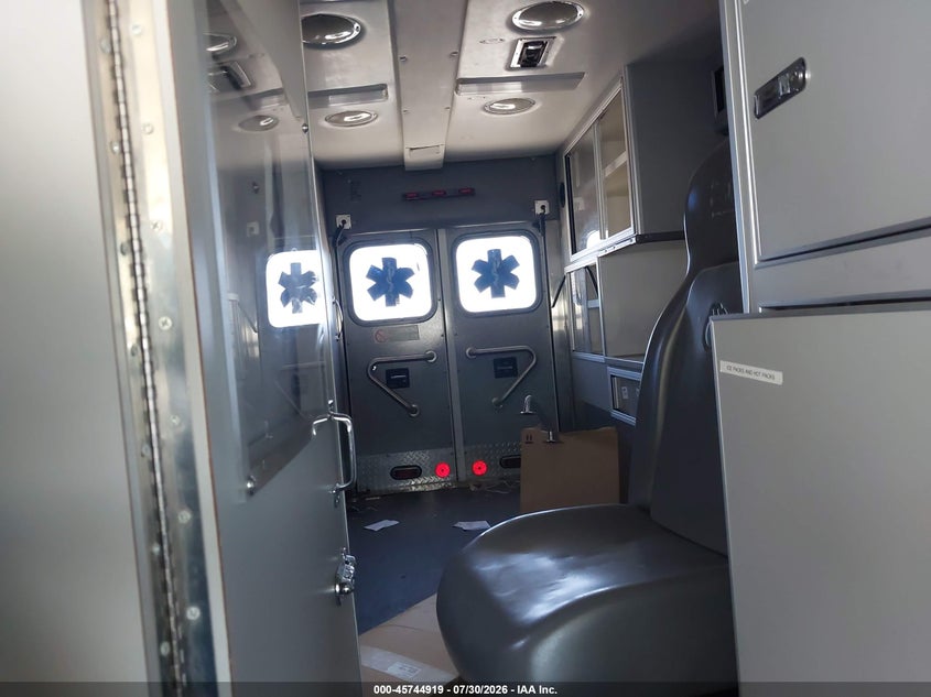 2014 CHEVROLET EXPRESS CUTAWAY auction photo 6