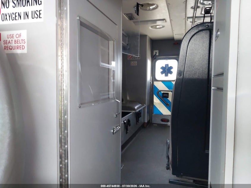 2014 CHEVROLET EXPRESS CUTAWAY auction photo 6