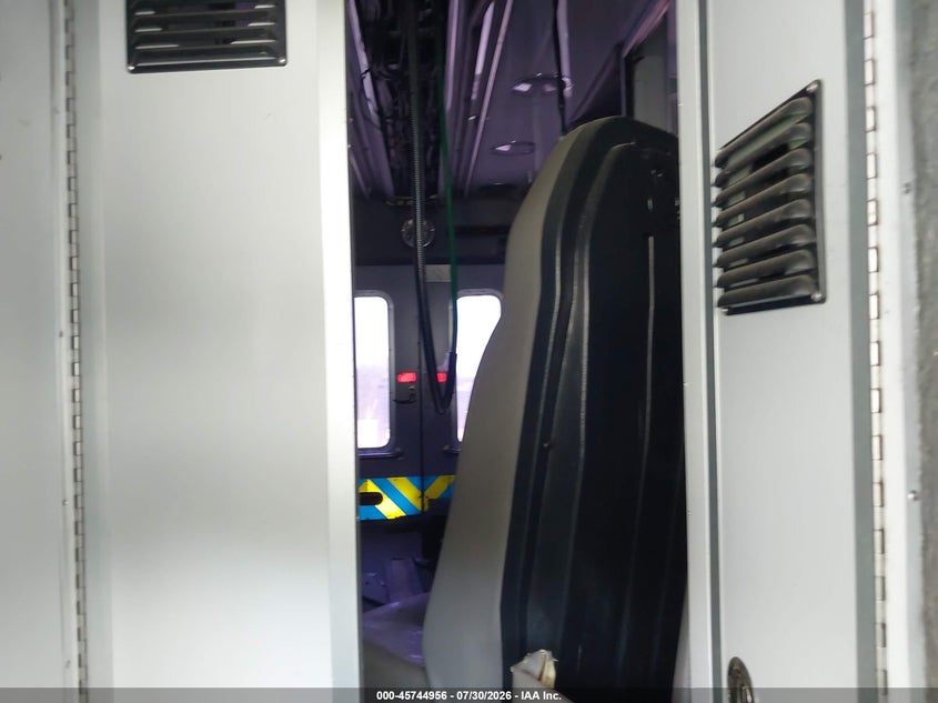 2014 CHEVROLET EXPRESS CUTAWAY auction photo 6