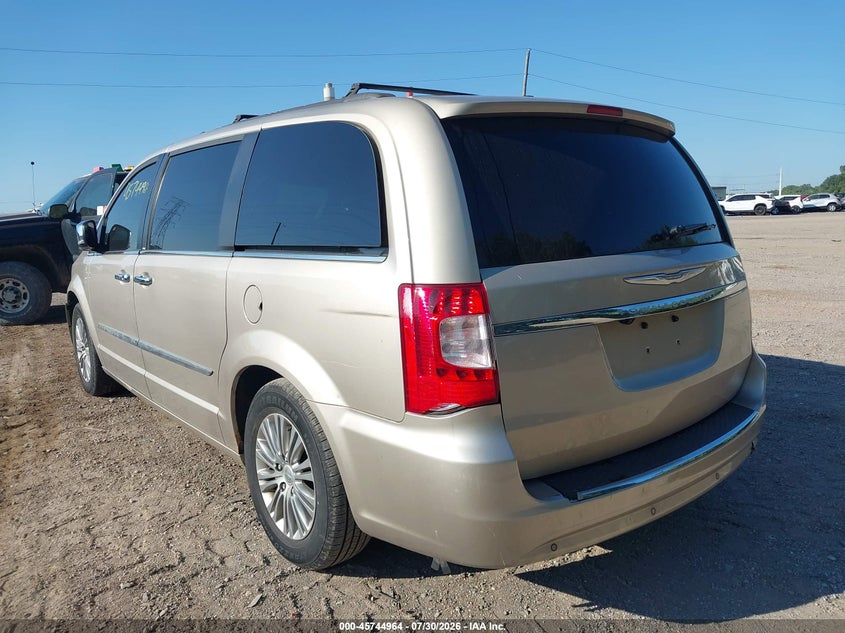 2013 CHRYSLER TOWN & COUNTRY auction photo 6