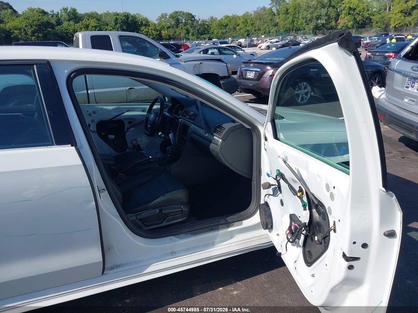 2018 VOLKSWAGEN PASSAT auction photo 5