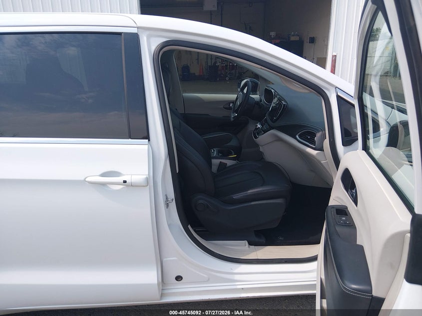 2024 CHRYSLER PACIFICA auction photo 5