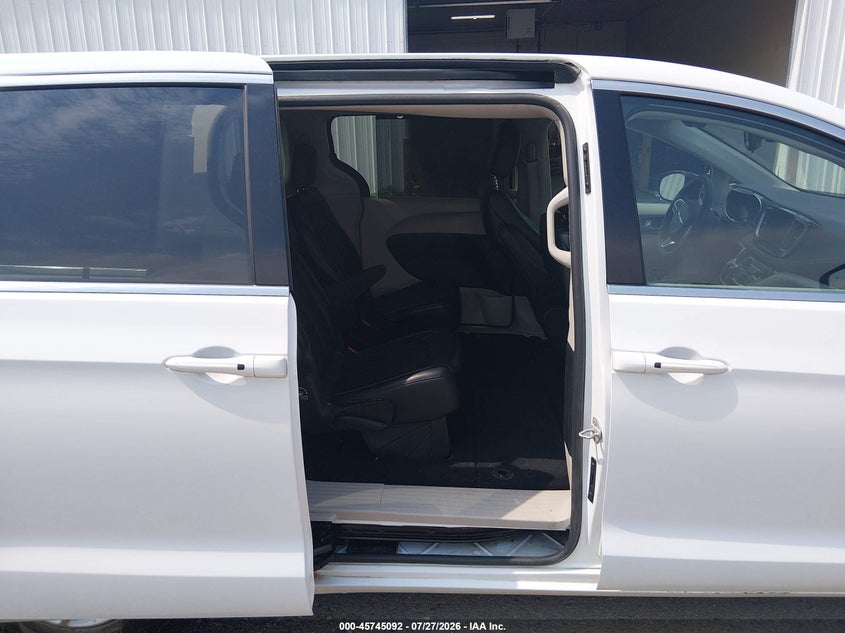 2024 CHRYSLER PACIFICA auction photo 8