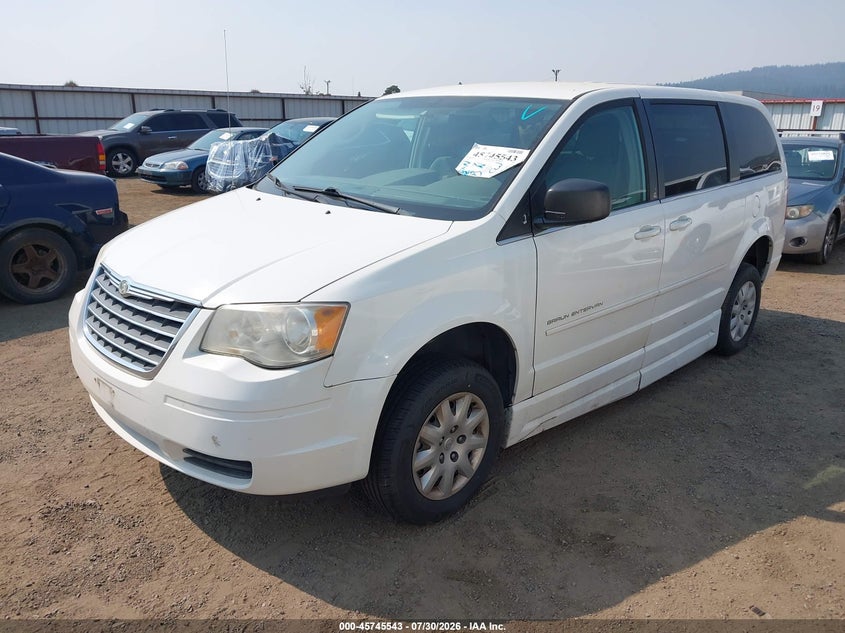 2009 CHRYSLER TOWN & COUNTRY auction photo 2