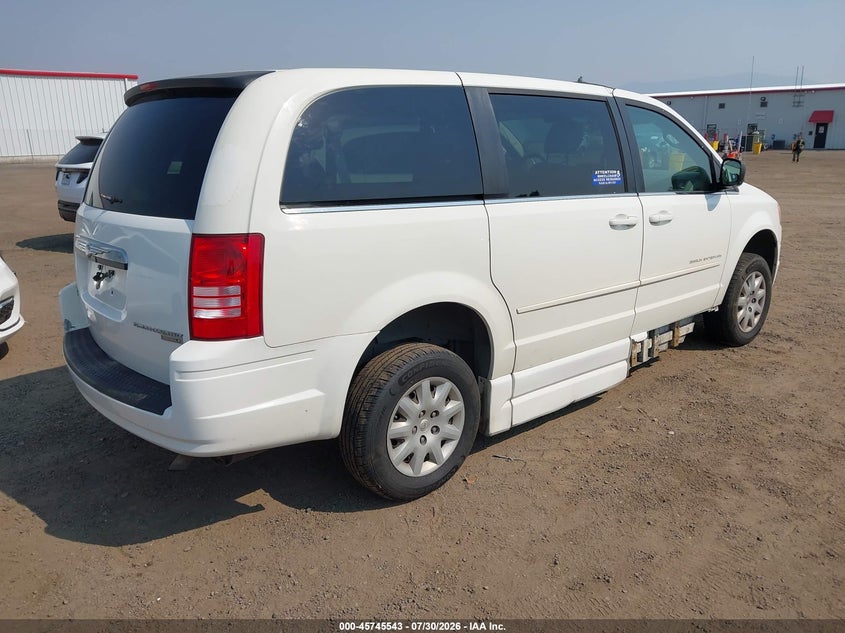 2009 CHRYSLER TOWN & COUNTRY auction photo 4