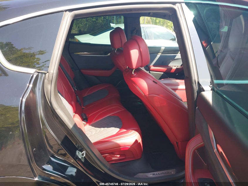 2019 MASERATI LEVANTE auction photo 8