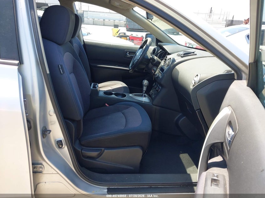 2010 NISSAN ROGUE auction photo 5