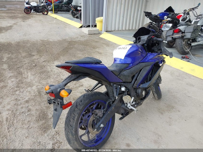2023 YAMAHA YZFR3 auction photo 4