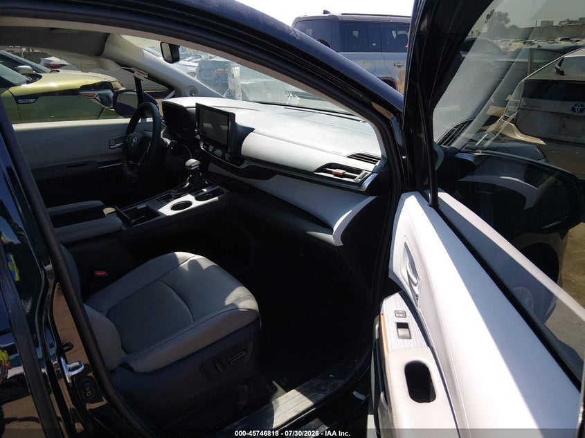 2025 TOYOTA SIENNA auction photo 5
